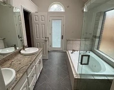 6015 Willow Wood Lane - Photo Thumbnail 5