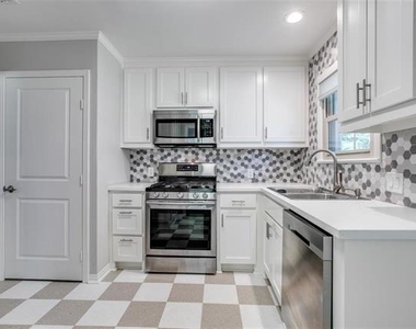 9208 San Fernando Way - Photo Thumbnail 5