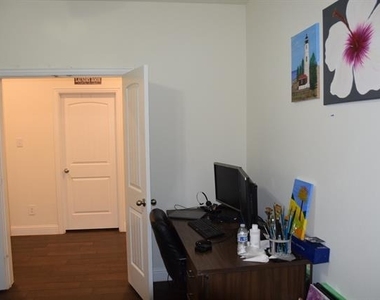 414 Parkford Drive - Photo Thumbnail 13