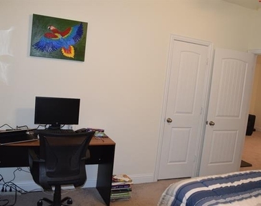 414 Parkford Drive - Photo Thumbnail 7