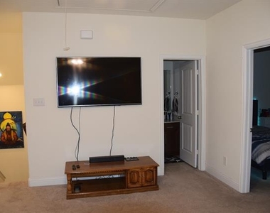 414 Parkford Drive - Photo Thumbnail 5