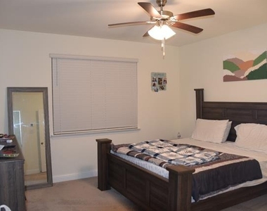 414 Parkford Drive - Photo Thumbnail 12