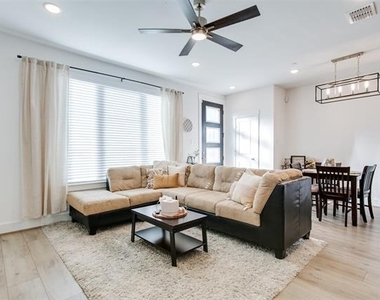 7605 Reis Lane - Photo Thumbnail 15
