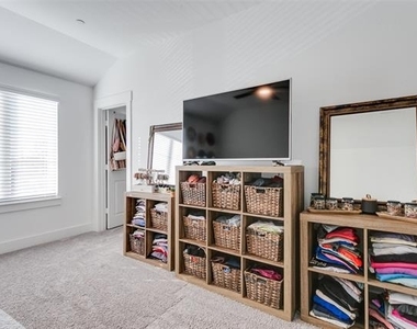 7605 Reis Lane - Photo Thumbnail 6