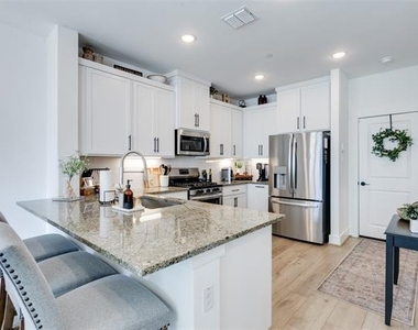 7605 Reis Lane - Photo Thumbnail 13