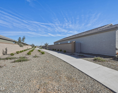 2022 E New Bonnet Lane - Photo Thumbnail 21