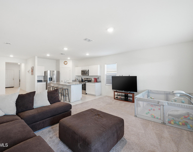 2022 E New Bonnet Lane - Photo Thumbnail 4