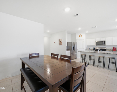 2022 E New Bonnet Lane - Photo Thumbnail 8