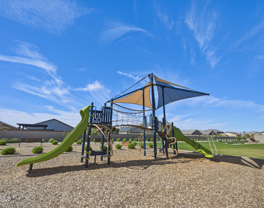 2022 E New Bonnet Lane - Photo Thumbnail 32