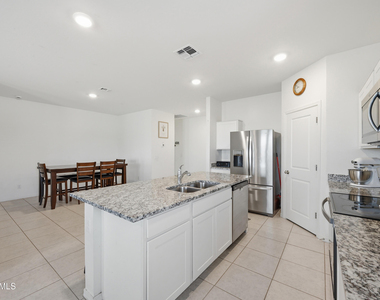 2022 E New Bonnet Lane - Photo Thumbnail 6