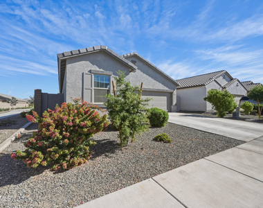 2022 E New Bonnet Lane - Photo Thumbnail 2