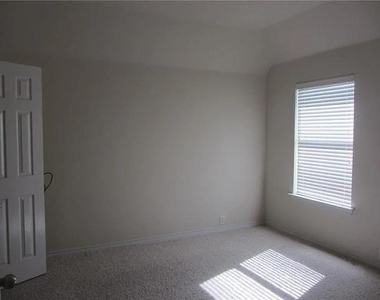 7425 Danbridge Lane - Photo Thumbnail 4