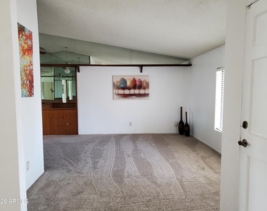 3510 W Andorra Drive - Photo Thumbnail 3