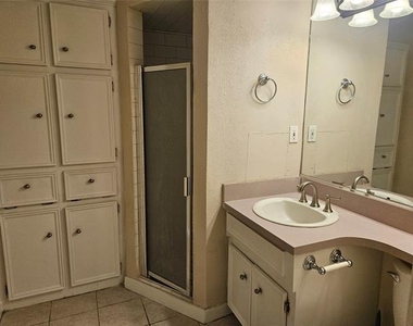 5400 Sayle Street - Photo Thumbnail 6