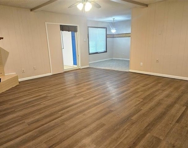5400 Sayle Street - Photo Thumbnail 2