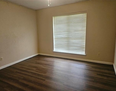 5400 Sayle Street - Photo Thumbnail 8
