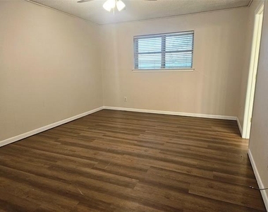 5400 Sayle Street - Photo Thumbnail 5