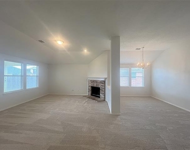 1616 Logan Drive - Photo Thumbnail 4