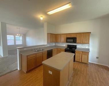 1616 Logan Drive - Photo Thumbnail 12