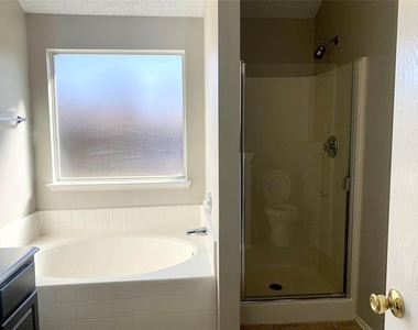 1006 Stockton Drive - Photo Thumbnail 17