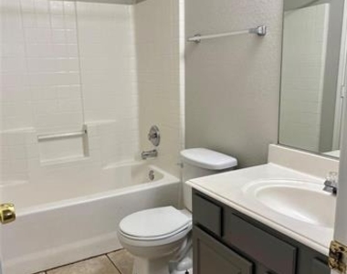 1006 Stockton Drive - Photo Thumbnail 21