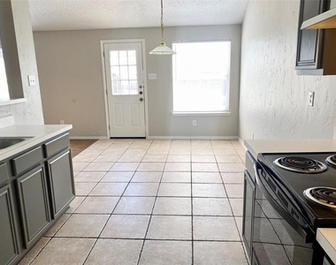 1006 Stockton Drive - Photo Thumbnail 13