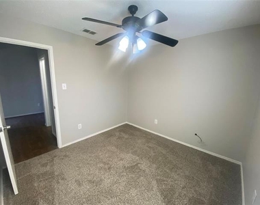 1006 Stockton Drive - Photo Thumbnail 20