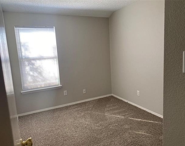 1006 Stockton Drive - Photo Thumbnail 22