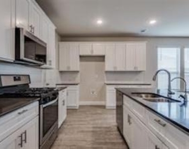 921 Waterview Drive - Photo Thumbnail 10