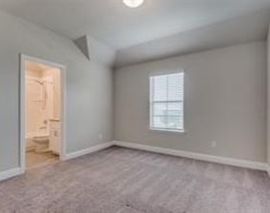 921 Waterview Drive - Photo Thumbnail 24