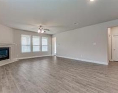 921 Waterview Drive - Photo Thumbnail 7
