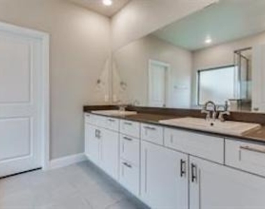 921 Waterview Drive - Photo Thumbnail 16
