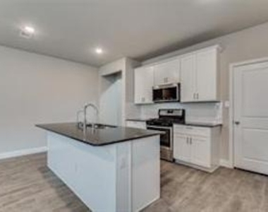 921 Waterview Drive - Photo Thumbnail 13