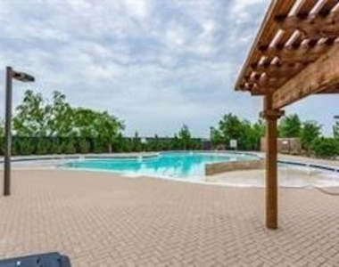 921 Waterview Drive - Photo Thumbnail 30