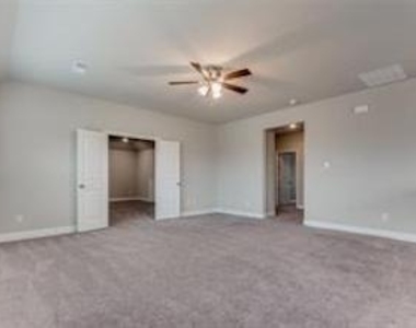 921 Waterview Drive - Photo Thumbnail 19