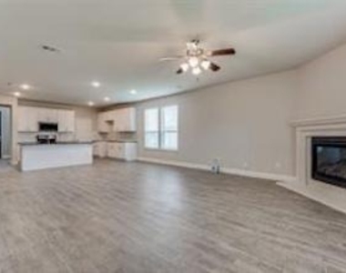 921 Waterview Drive - Photo Thumbnail 5