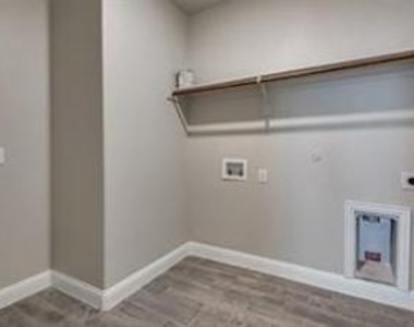 921 Waterview Drive - Photo Thumbnail 18