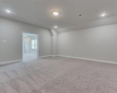 921 Waterview Drive - Photo Thumbnail 23