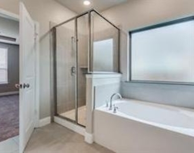 921 Waterview Drive - Photo Thumbnail 17