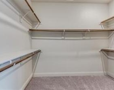 921 Waterview Drive - Photo Thumbnail 14