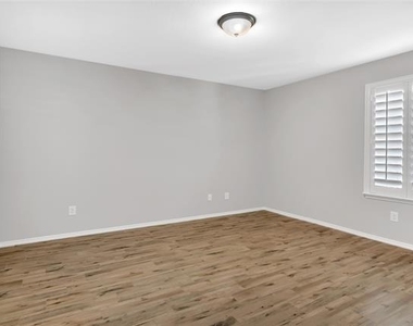 16329 Severn Lane - Photo Thumbnail 5