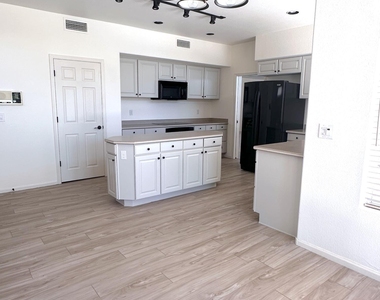 1601 E Glenhaven Drive - Photo Thumbnail 1
