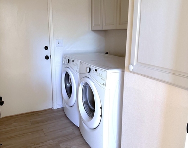 1601 E Glenhaven Drive - Photo Thumbnail 5