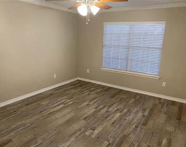 8608 Brunswick Drive - Photo Thumbnail 4
