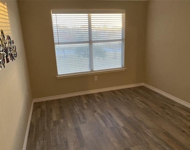 8608 Brunswick Drive - Photo Thumbnail 16