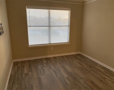 8608 Brunswick Drive - Photo Thumbnail 15