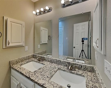 6921 Black Wing Drive - Photo Thumbnail 9