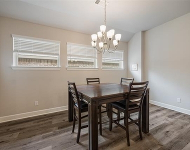 1656 Deerpath Drive - Photo Thumbnail 7
