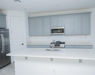 3512 N 103rd Avenue - Photo Thumbnail 5