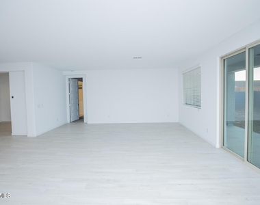3512 N 103rd Avenue - Photo Thumbnail 15